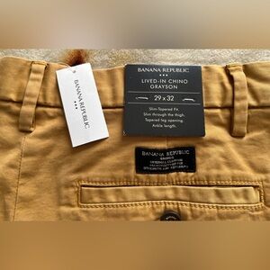 BANANA REPUBLIC GRAYSON SLIM TAPERED KHAKI PANTS
29x32 | BRAND NEW!